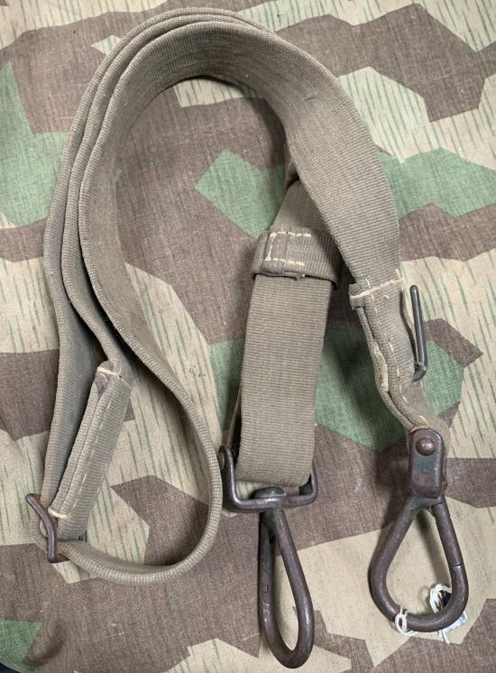 MG34/42 Canvas shoulder sling. Marked