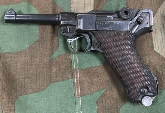 Deactivated WW2 German byf 42 P.08 Luger