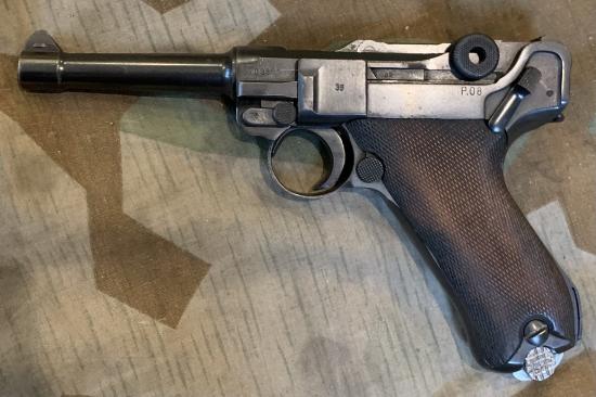 Deactivated WW2 German Luger Pistol