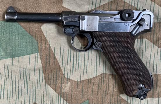 Deactivated WW2 German Luger P08