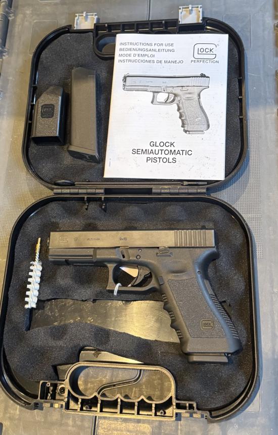 Deactivated Glock 17