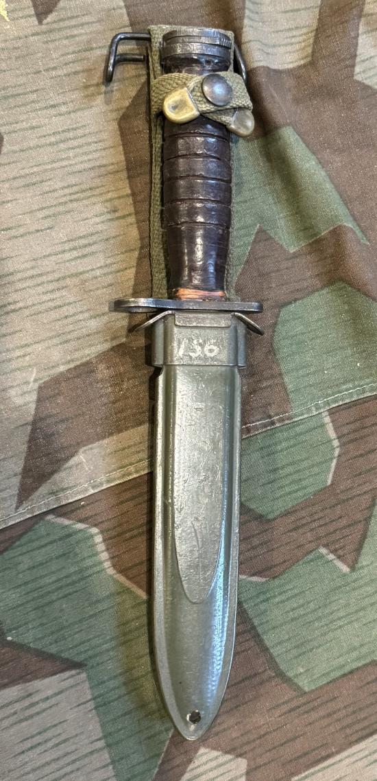 WW2 Era U.S Army M4 Knife Bayonet By Utica For M1 Carbines & Early M8A1 Scabbard By VP Co (Victory Plastics). Sn 18363